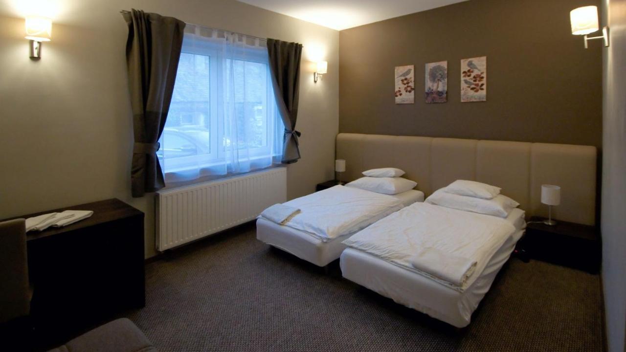 Varga-Haz Panzio Budaörs Buitenkant foto