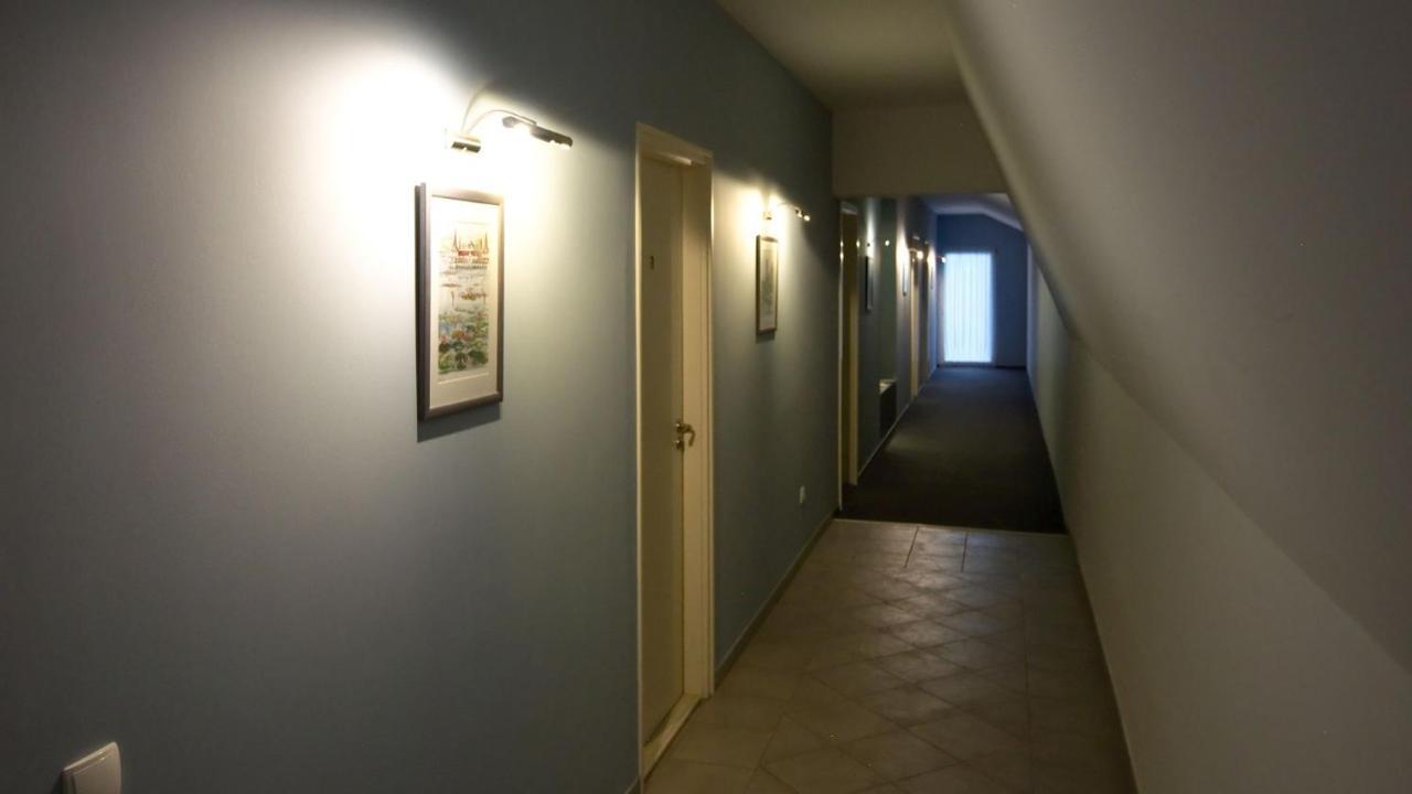 Varga-Haz Panzio Budaörs Buitenkant foto