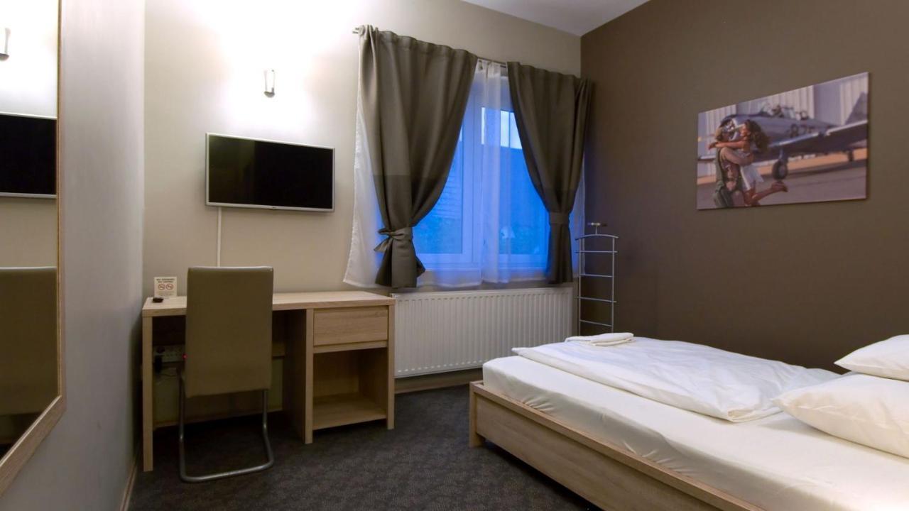 Varga-Haz Panzio Budaörs Buitenkant foto